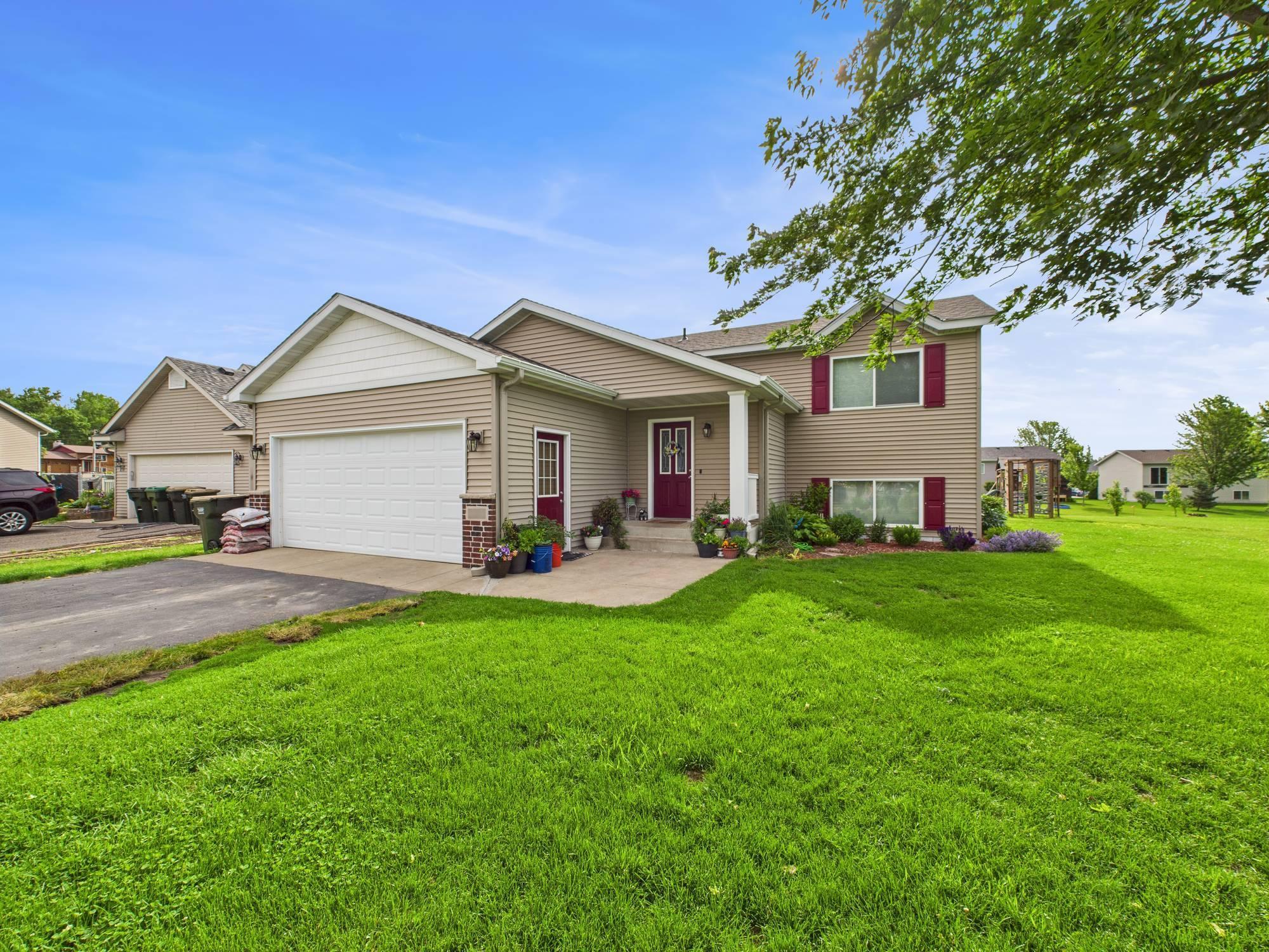 810 Deerberry Court Property Photo 1