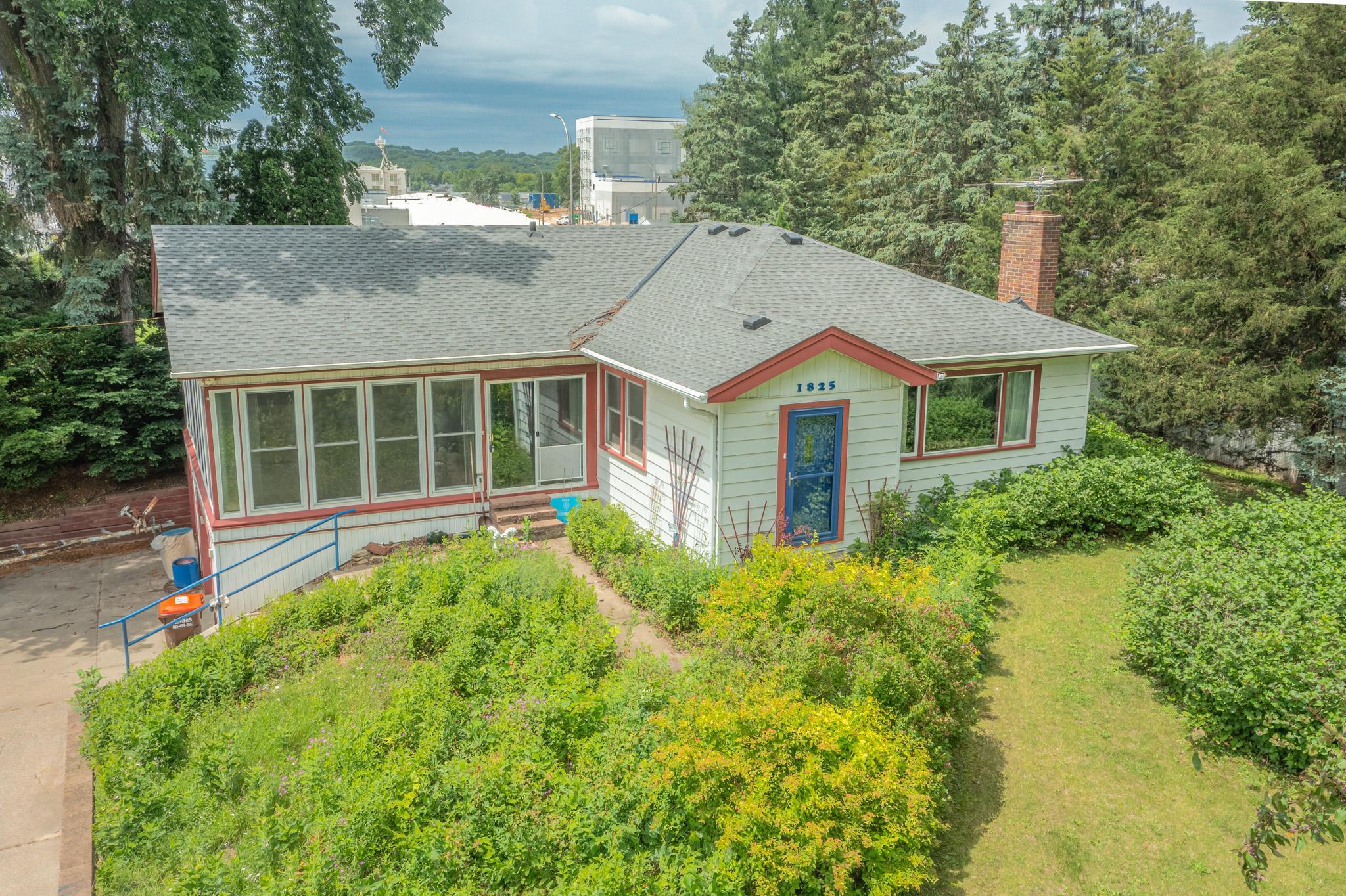 1825 Jackson Street Property Photo 4