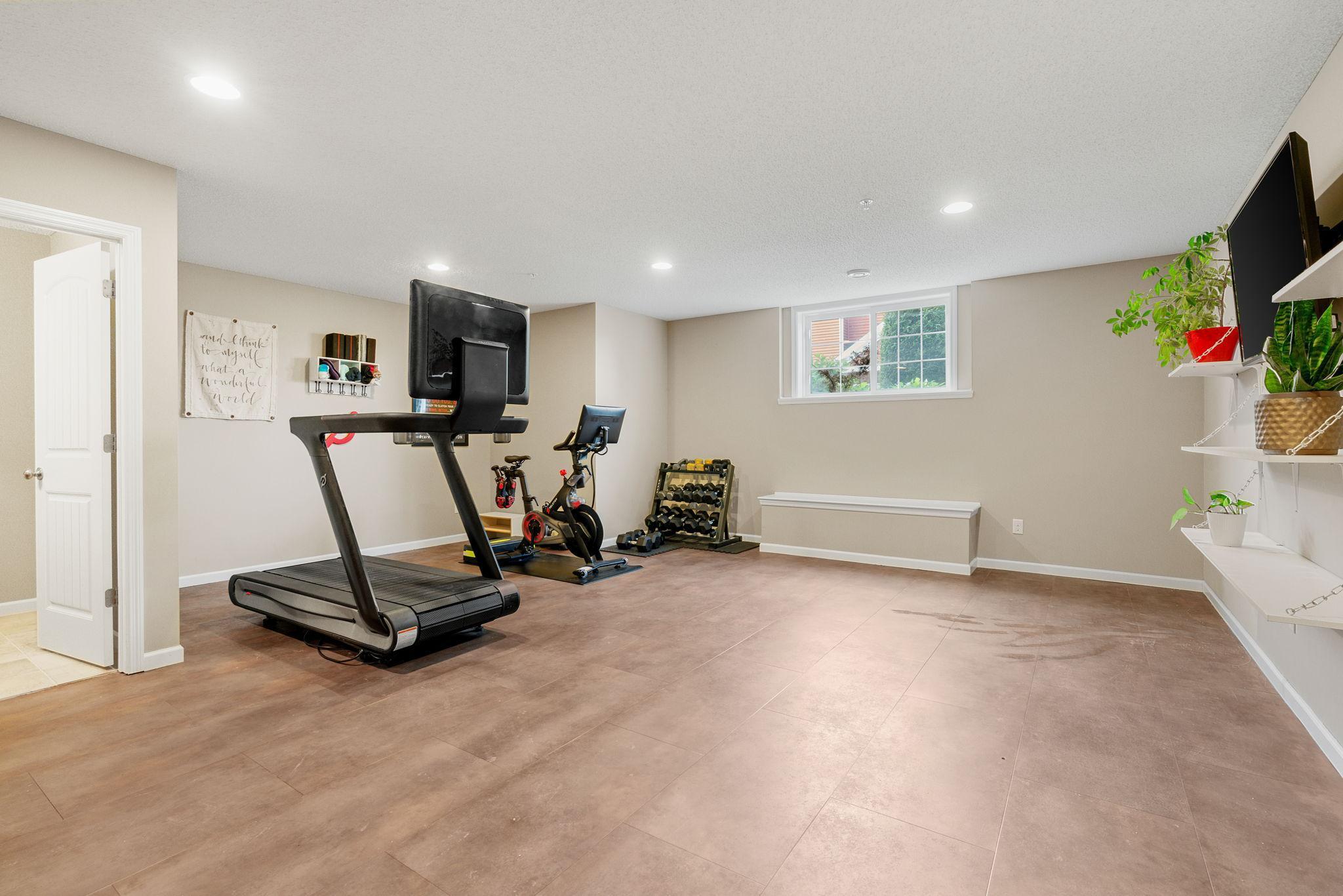 7742 Madelyn Creek Drive Property Photo 21