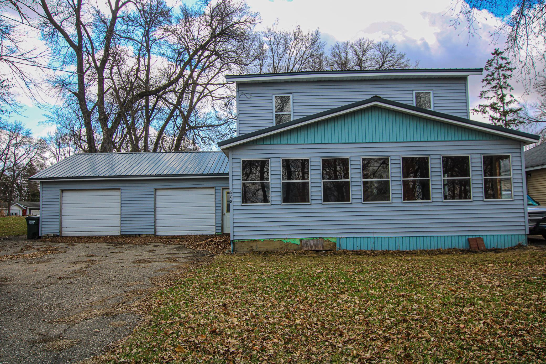 608 E Lake Street Property Photo 1