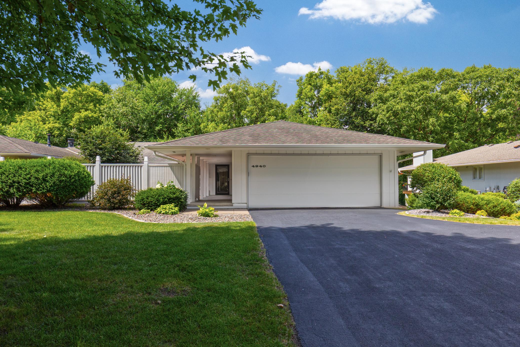 4940 Regents Walk