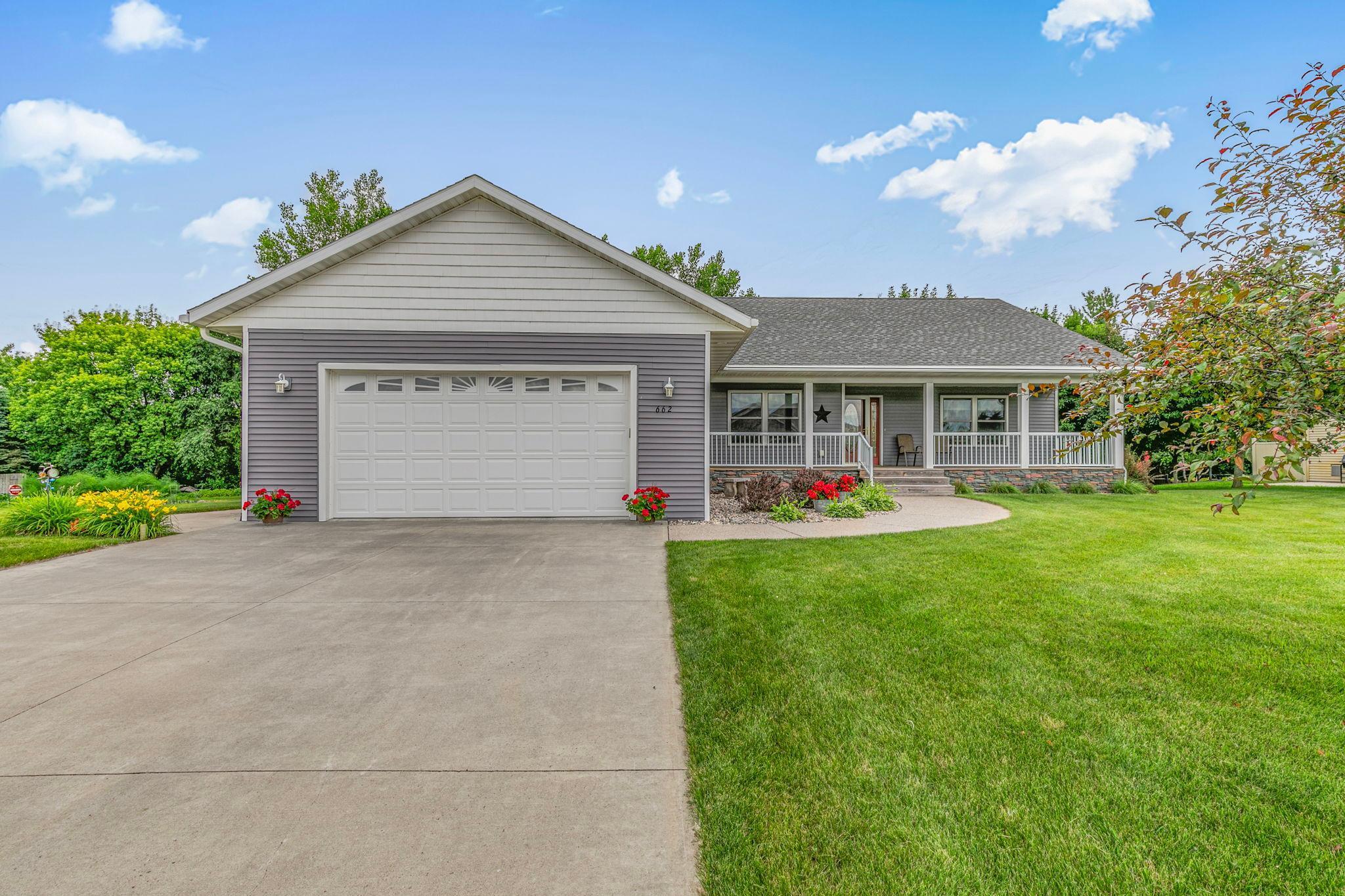 662 Cottonwood Avenue Property Photo 1