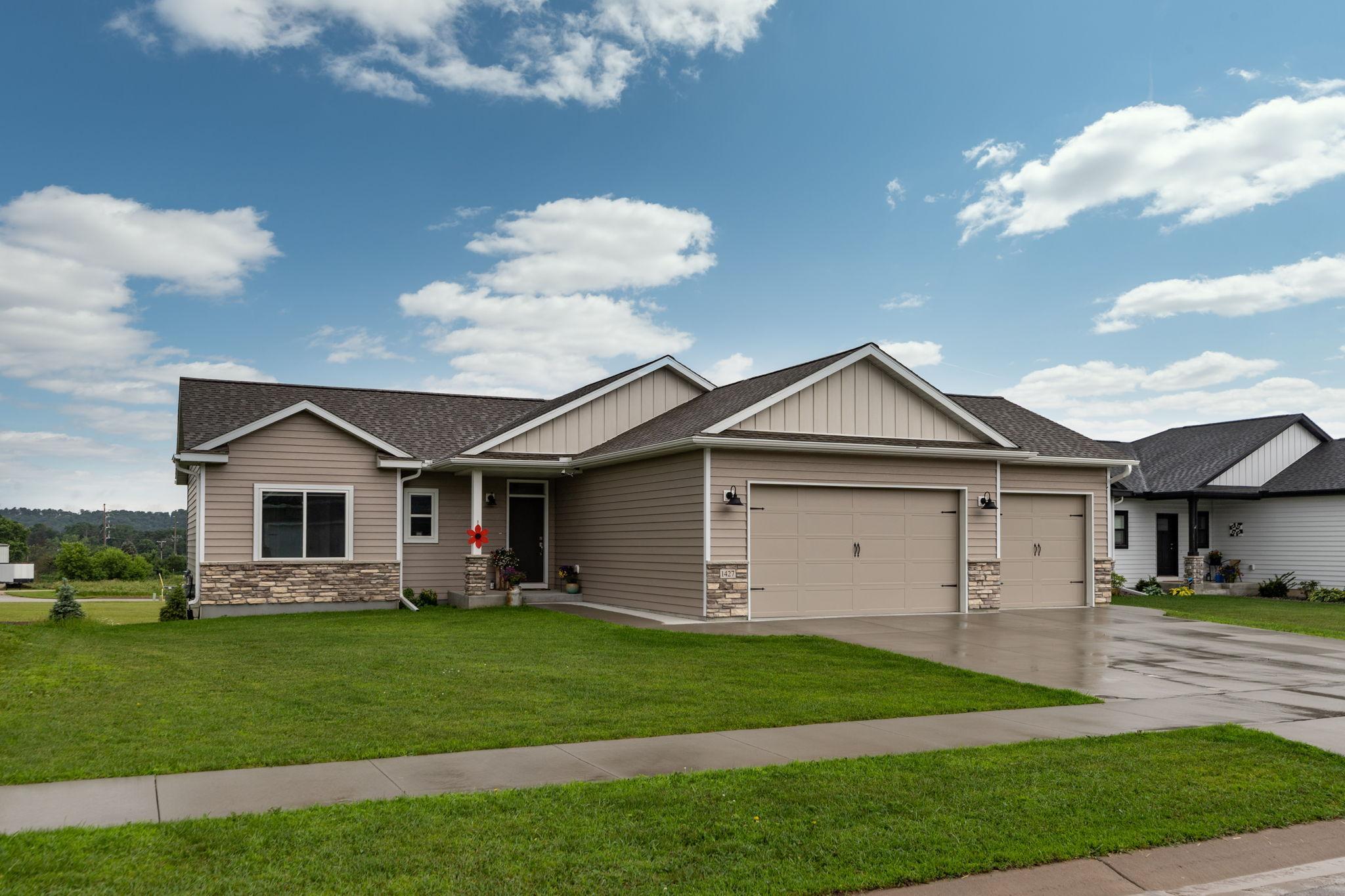 1427 Amco Dr SE