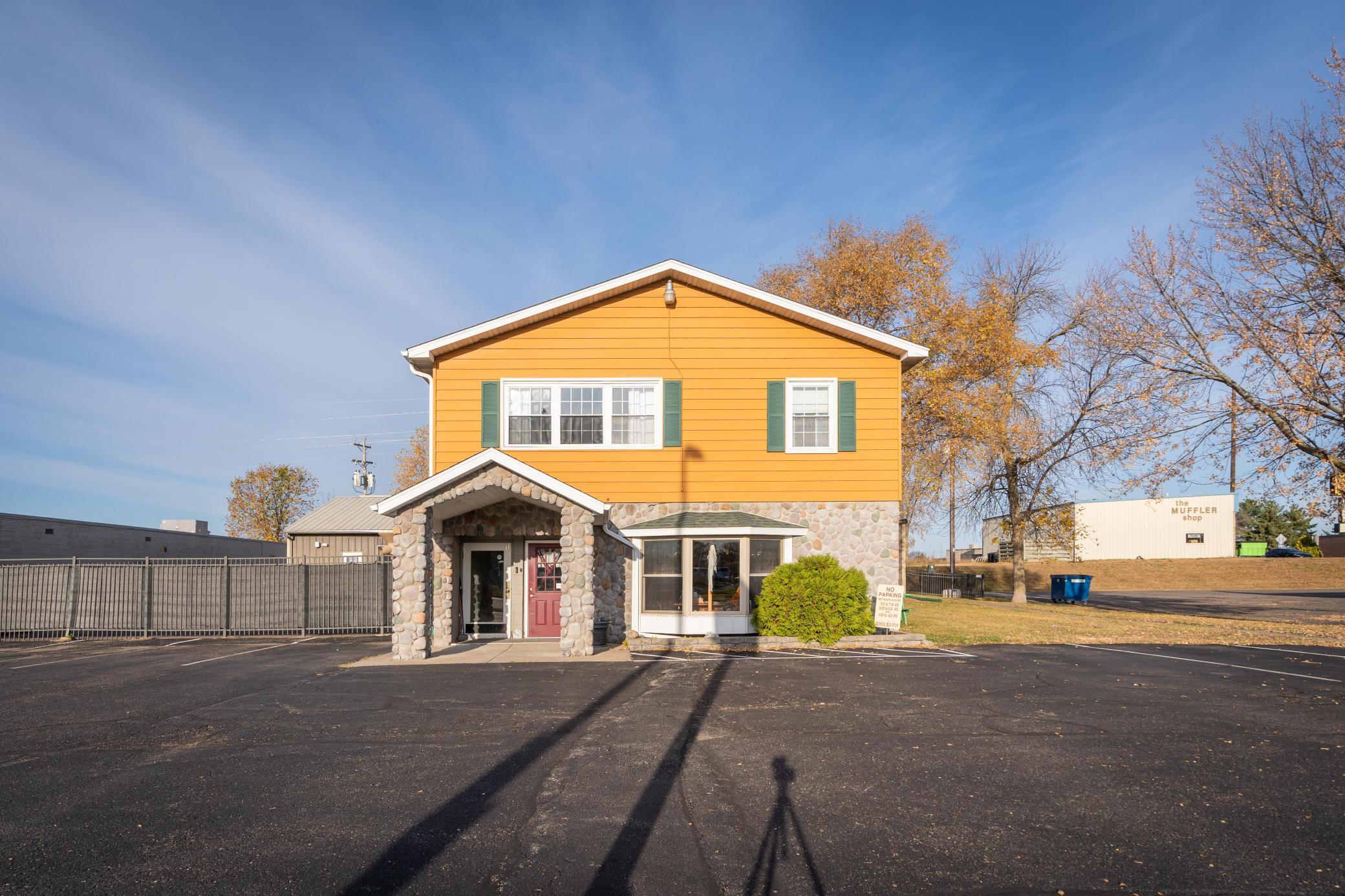 1111 N Knowles Avenue Property Photo 1