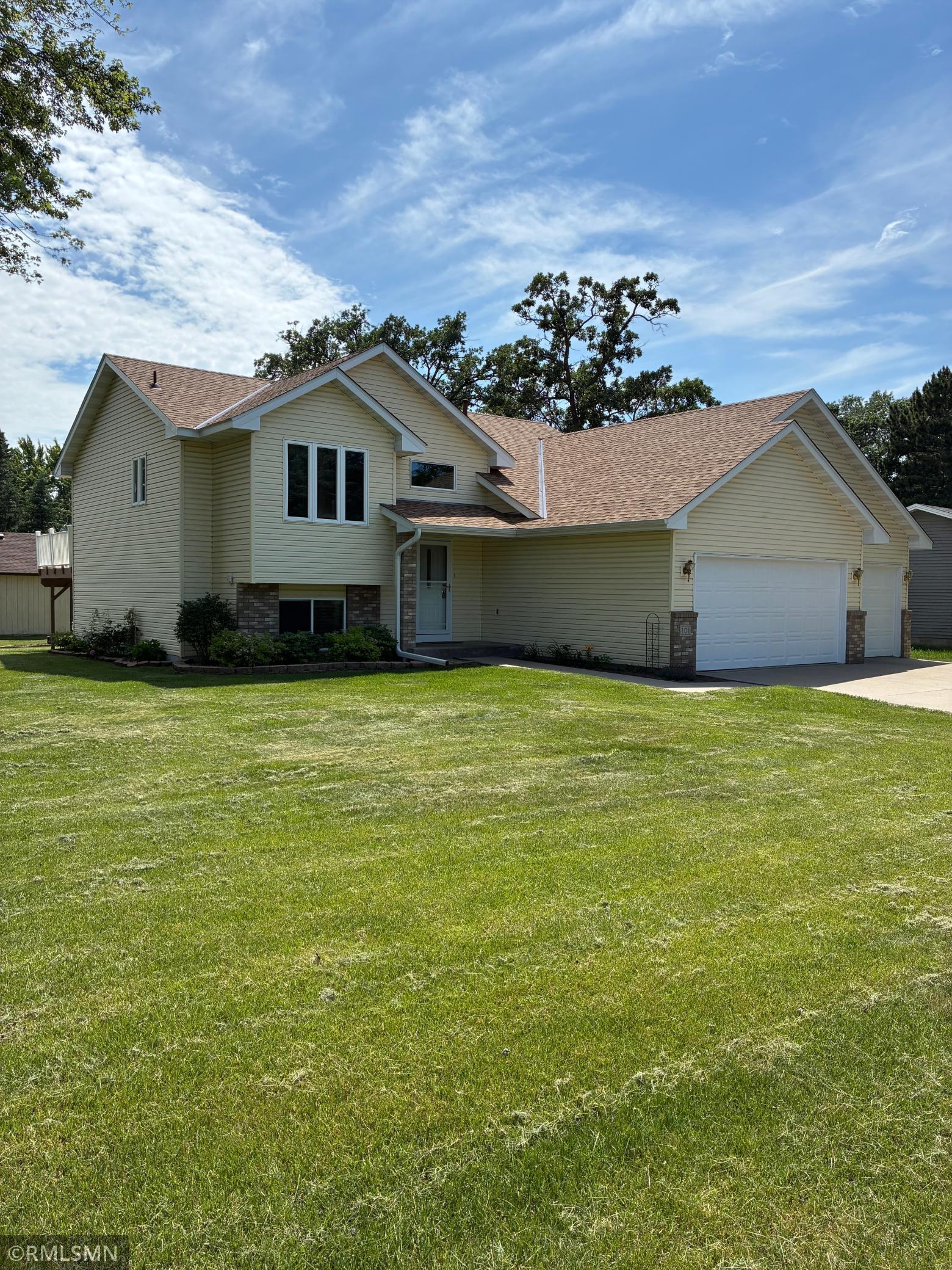 101 Hillside Street Property Photo 1