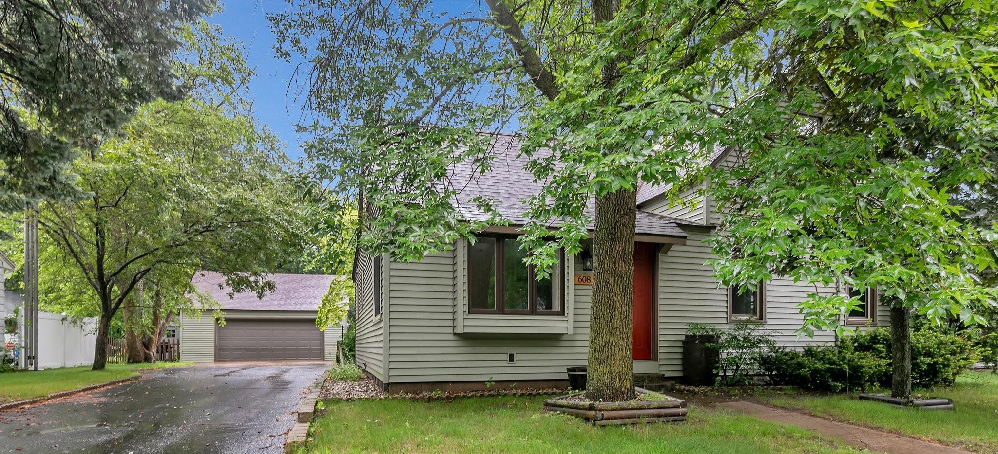 608 Summit Avenue Property Photo 1