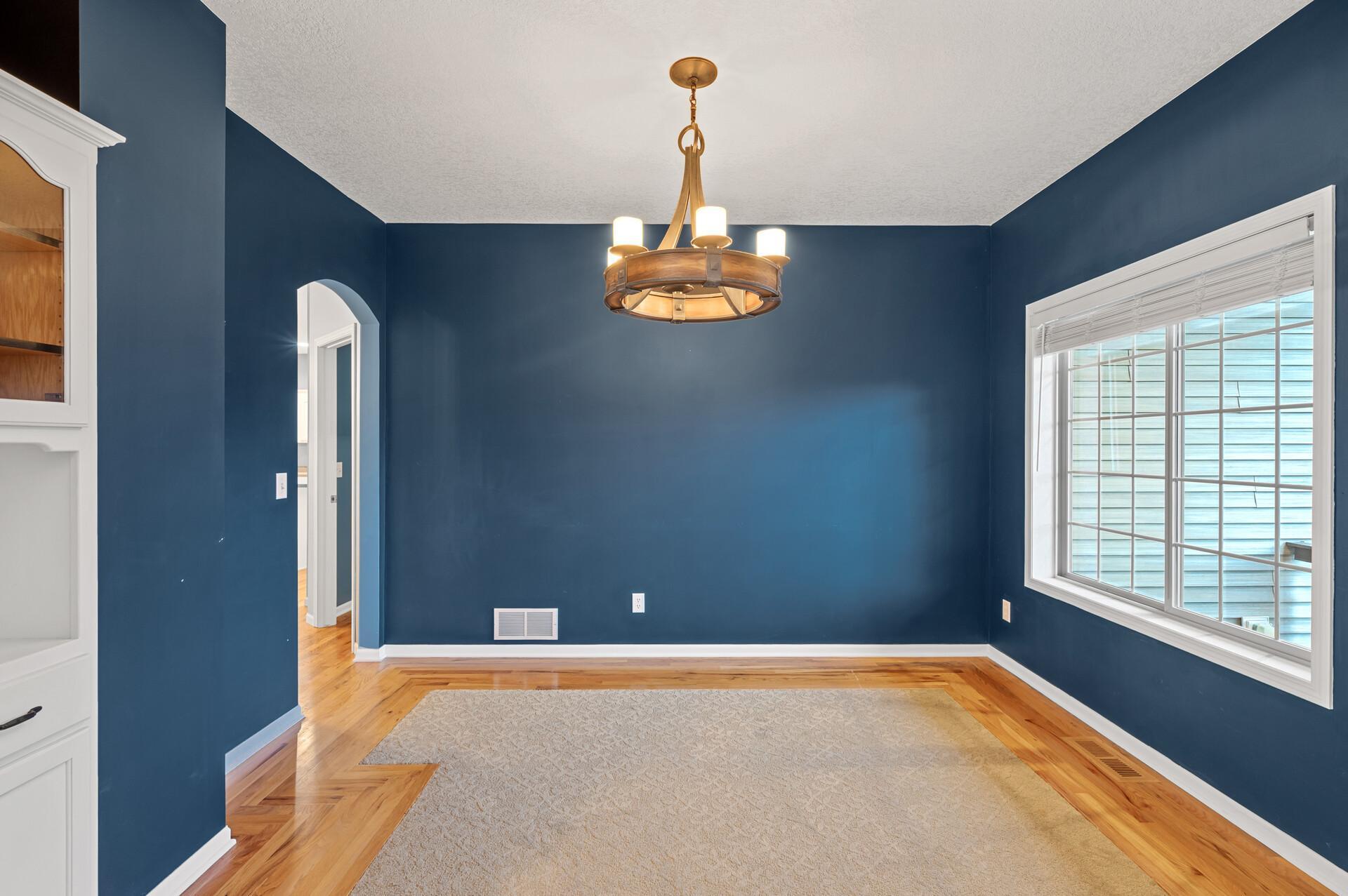 2403 Meadow Drive Property Photo 6