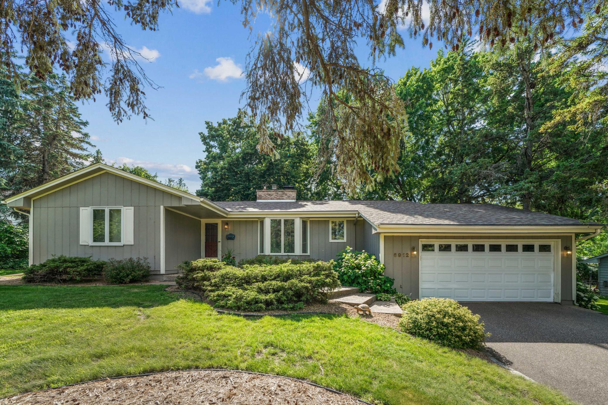 6912 Antrim Road Property Photo 1