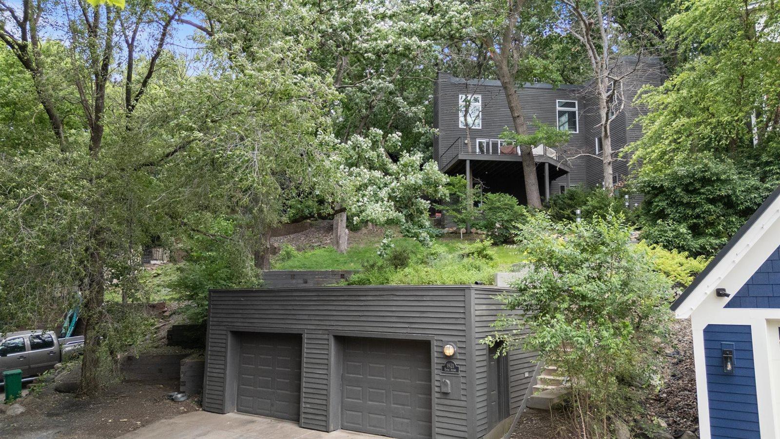 1921 Ewing Avenue Property Photo 3