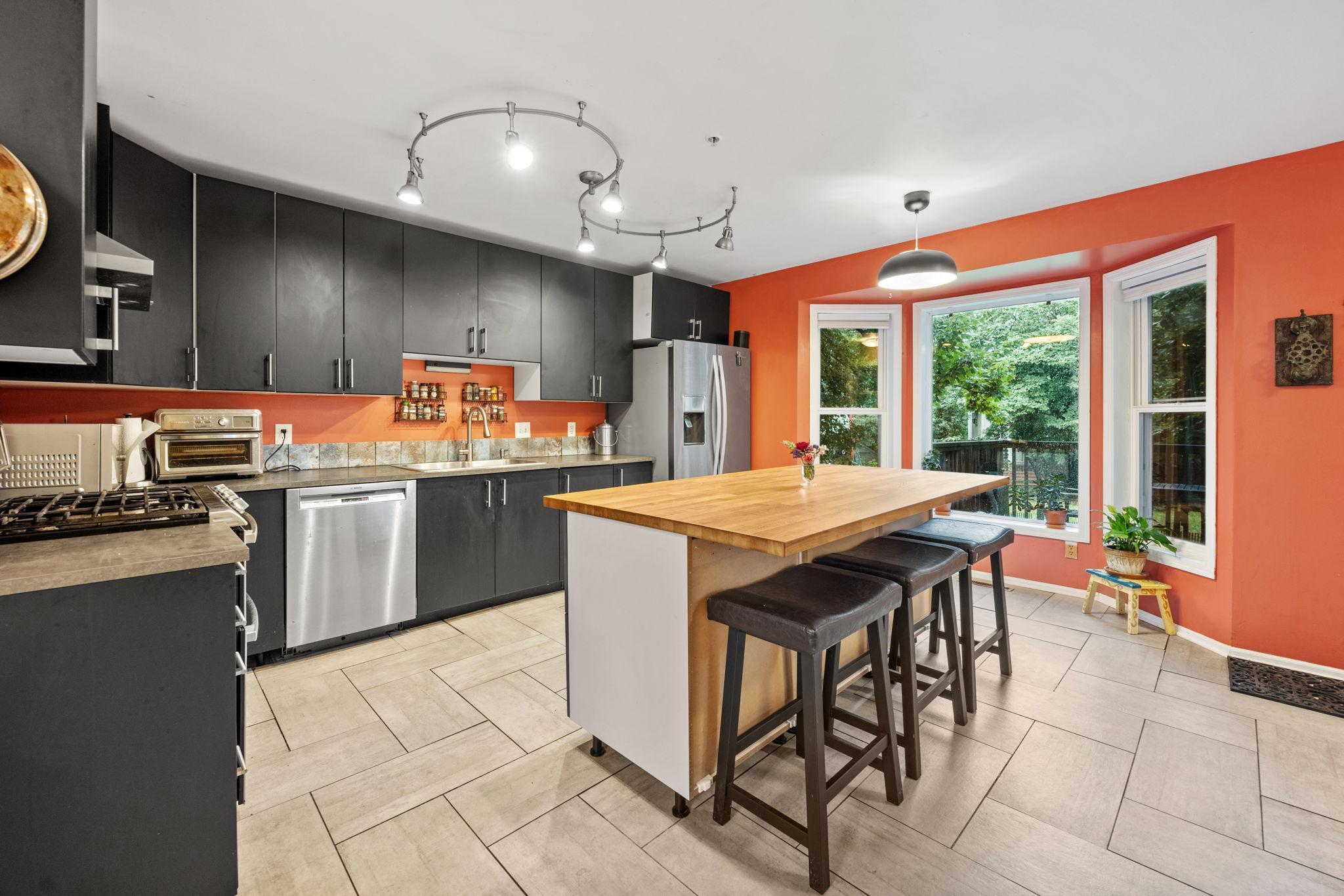 2911 Monterey Avenue Property Photo
