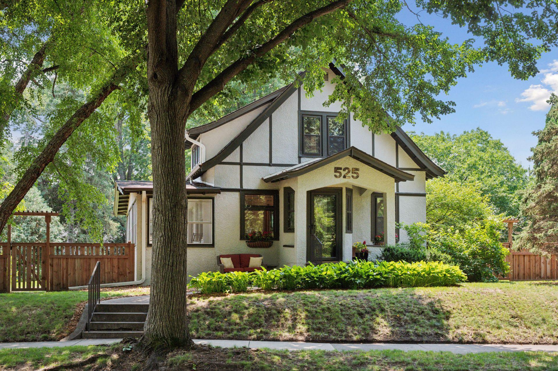 525 W Minnehaha Parkway