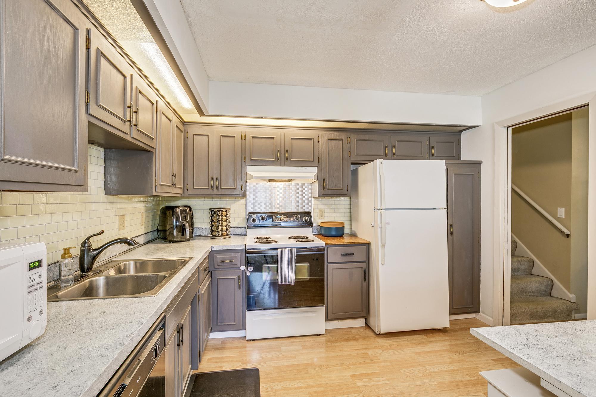5481 Hyland Courts Drive Property Photo 1