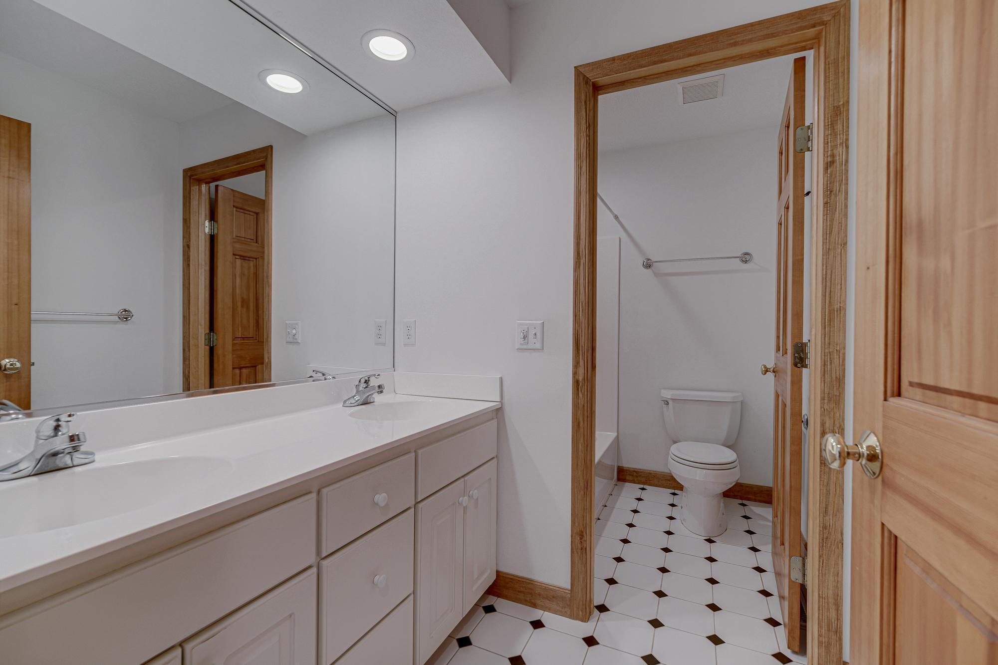 11811 Ridgemount Avenue Property Photo 34