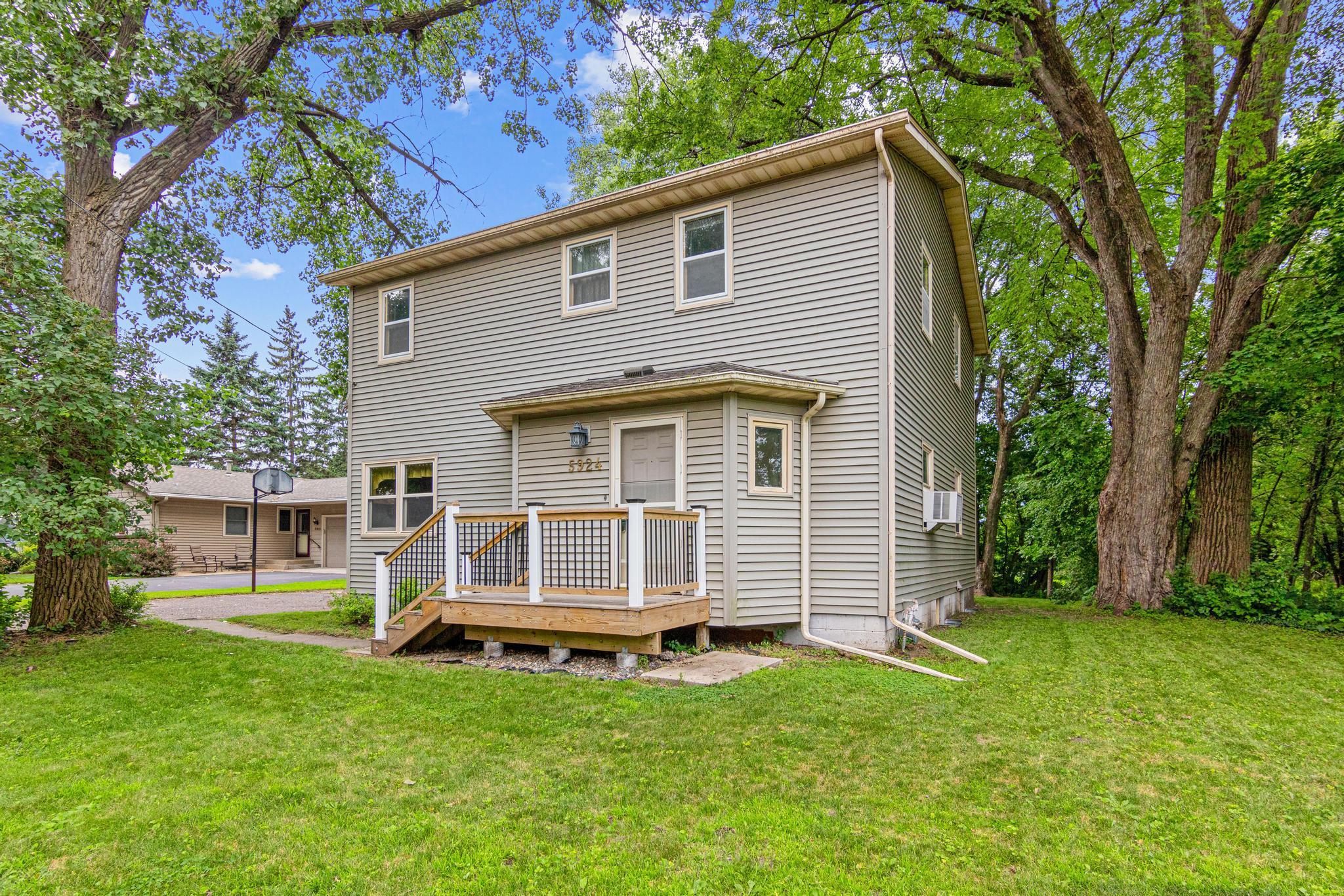 5924 Oakwood Manor