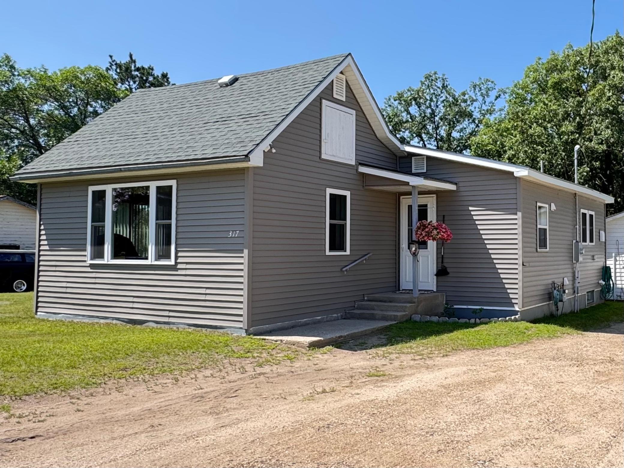 317 2nd Street Property Photo 1