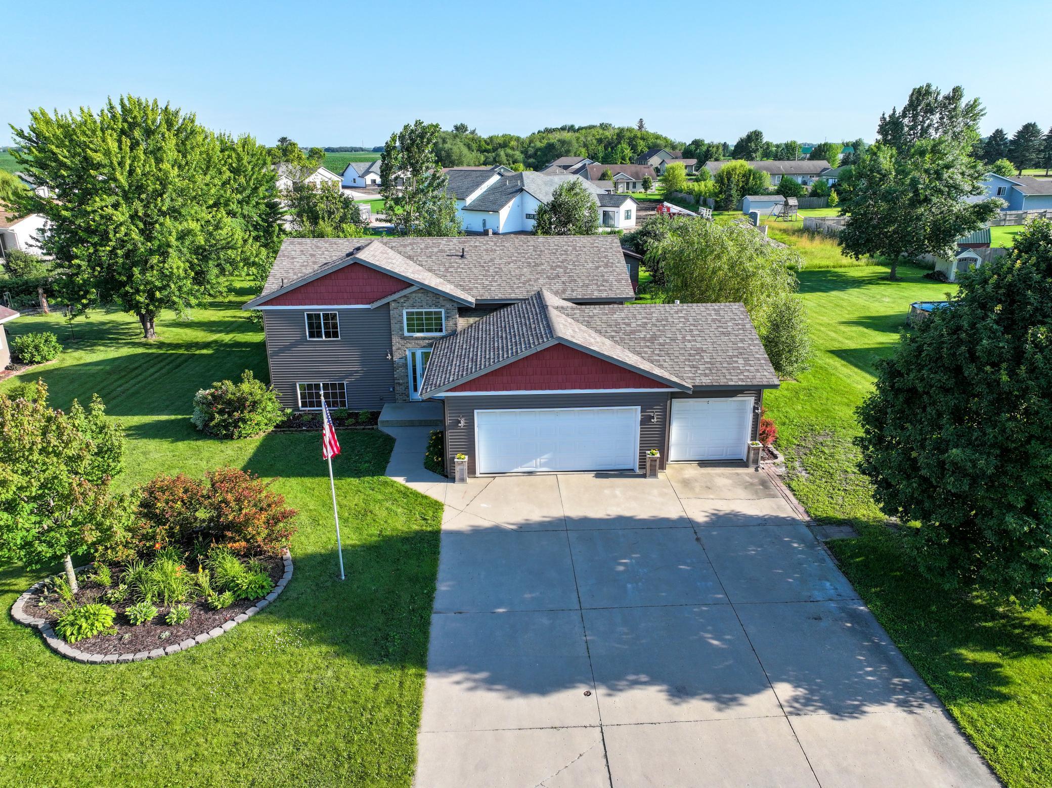 705 W Queen Street Property Photo 1