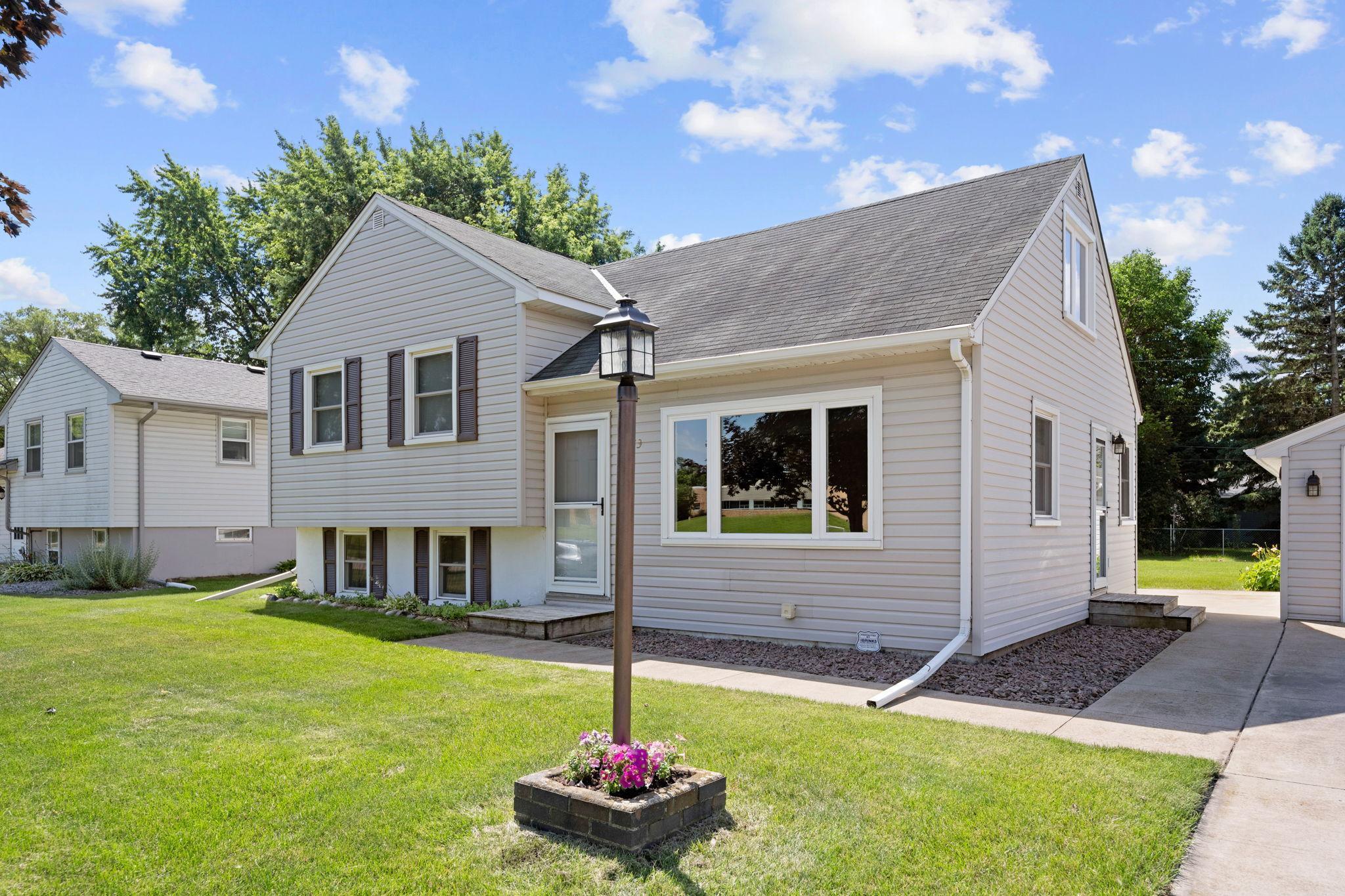 2083 Sunnyside Terrace Property Photo 1