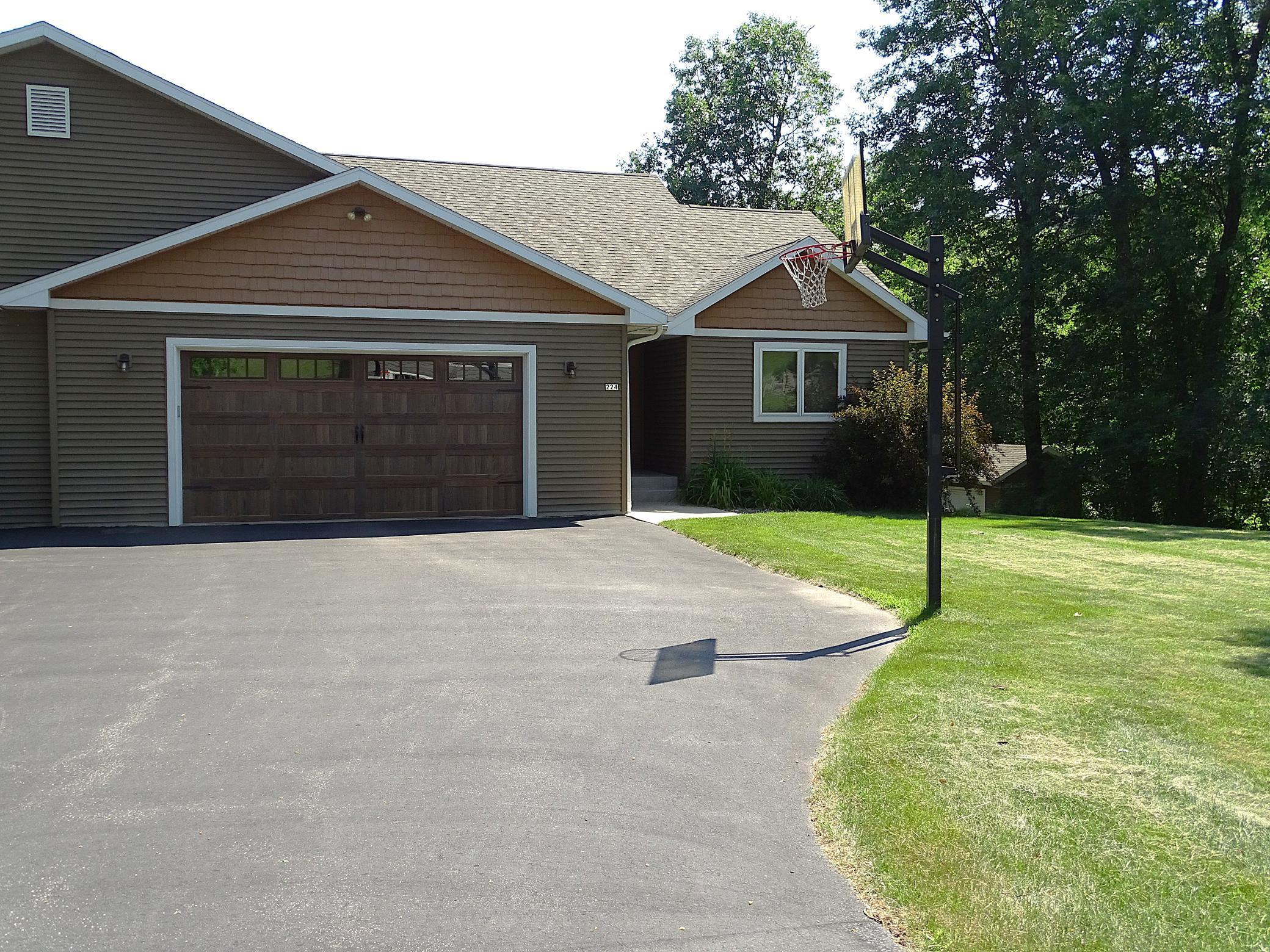 224 Country Lane Property Photo 1