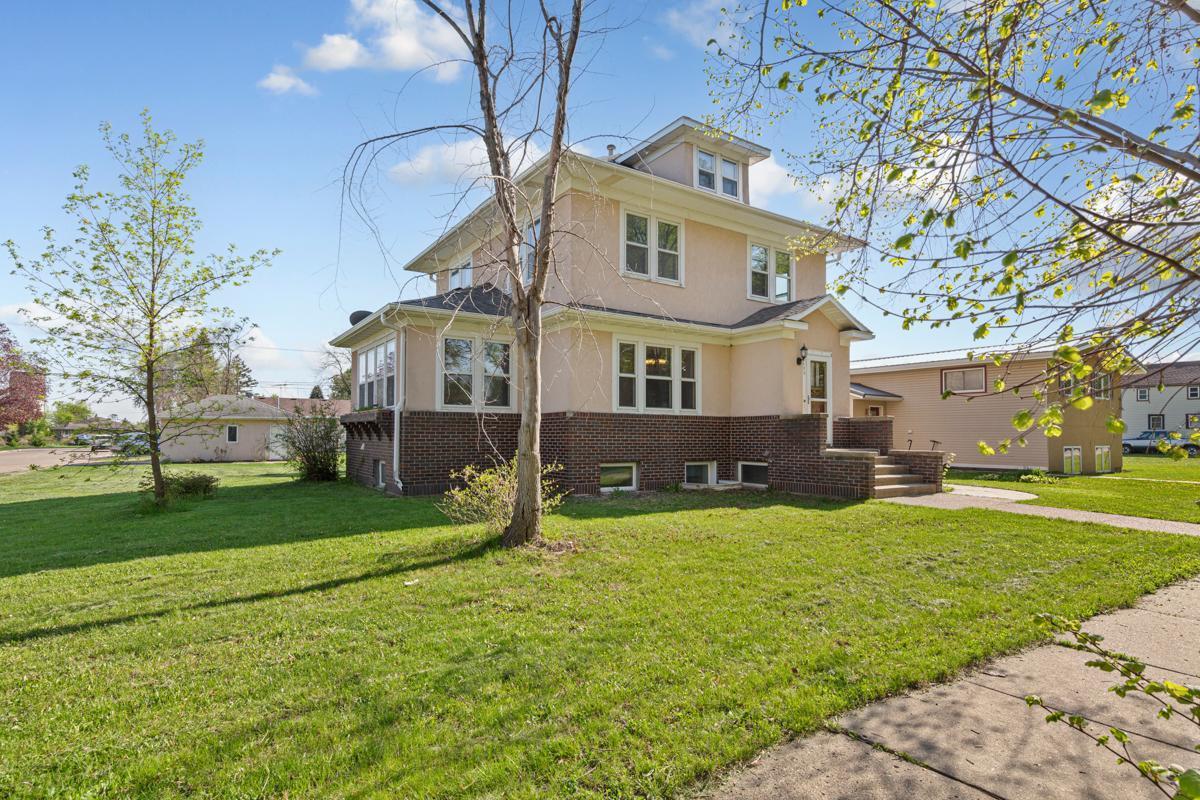 205 2nd Street Property Photo 1