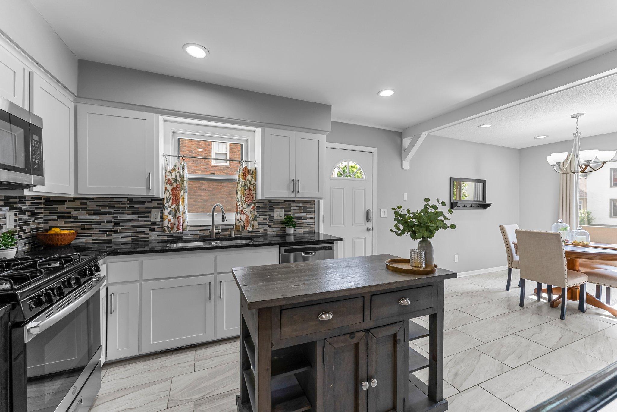 607 Adams Street Property Photo 1