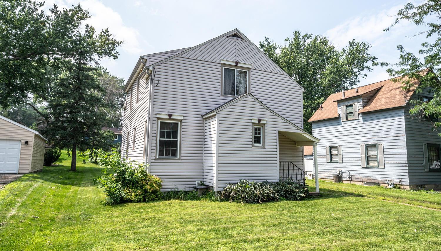 252 Larch Avenue Property Photo 1