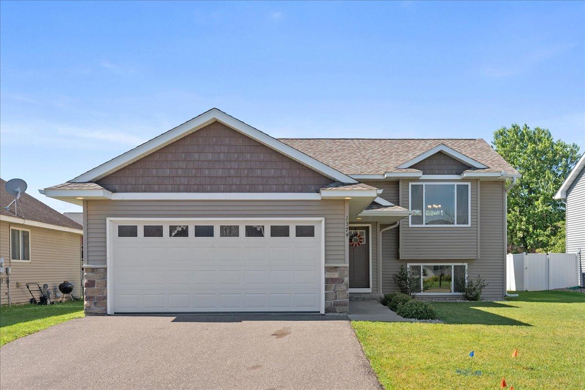 1374 Blue Jay Place Property Photo 1