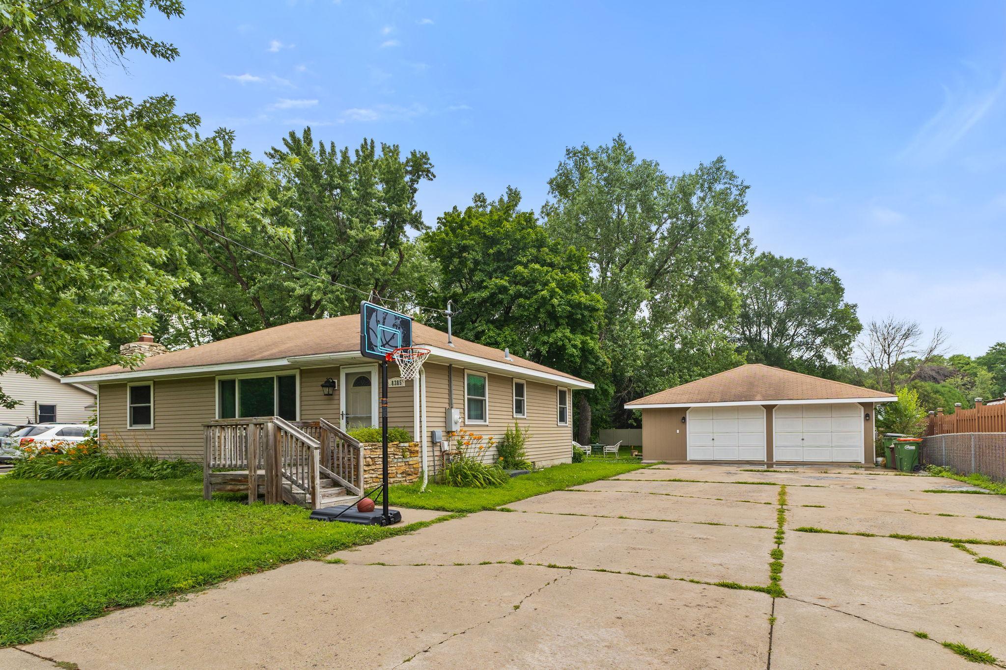 8385 E River Road Property Photo