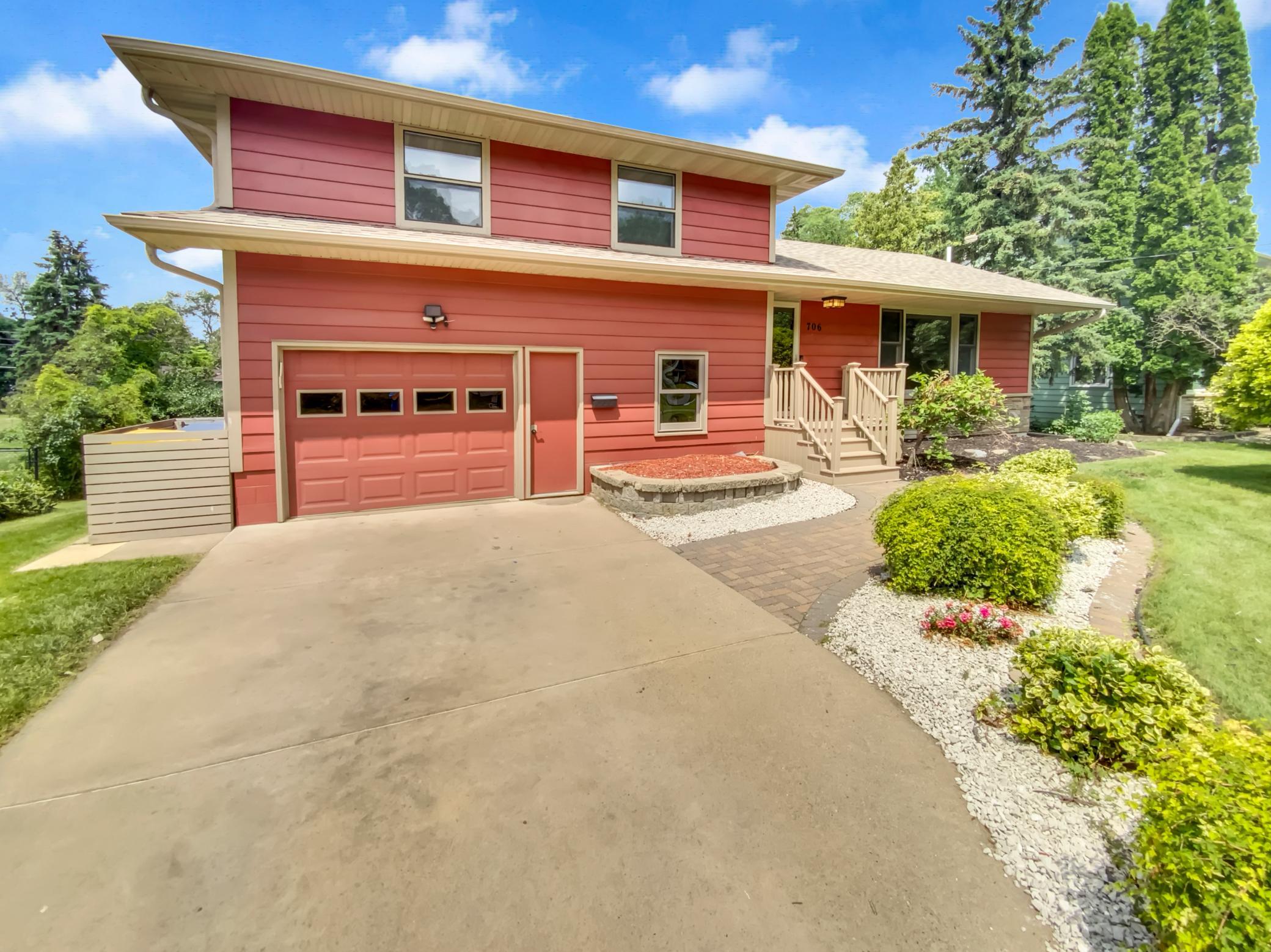 706 Greenvale Avenue Property Photo 1