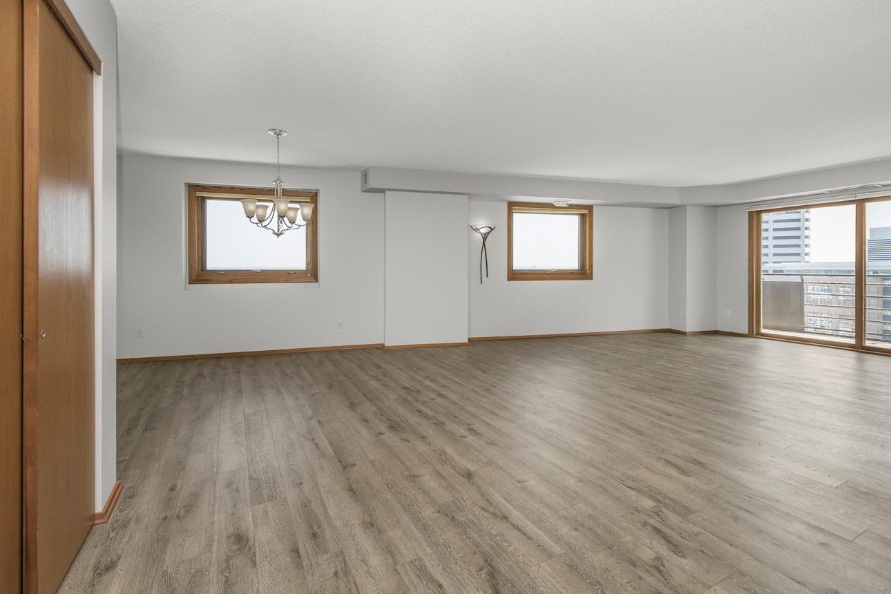 66 9th Street E 2315 Property Photo 5
