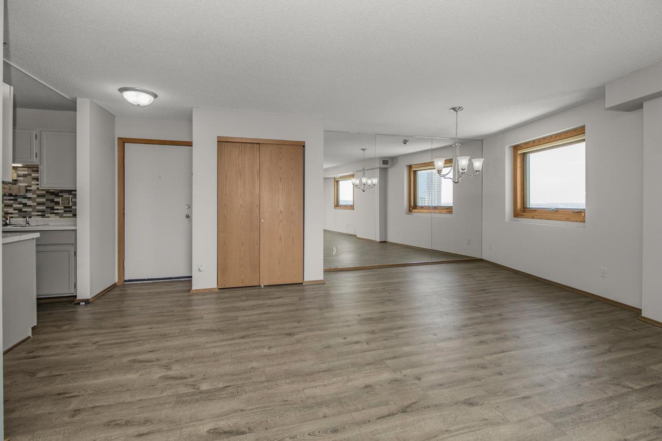 66 9th Street E 2315 Property Photo 8