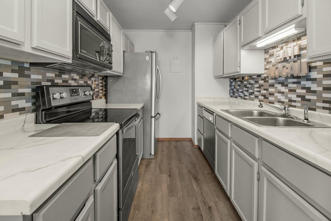 66 9th Street E 2315 Property Photo 9