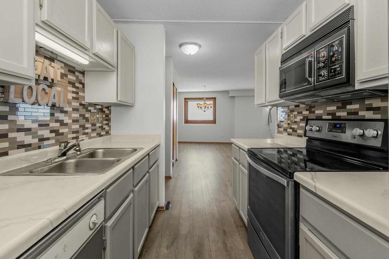 66 9th Street E 2315 Property Photo 10