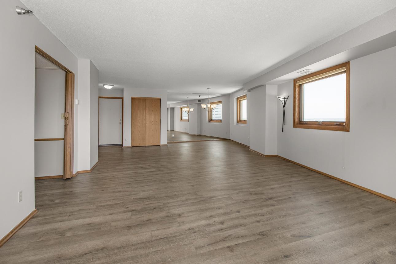 66 9th Street E 2315 Property Photo 13