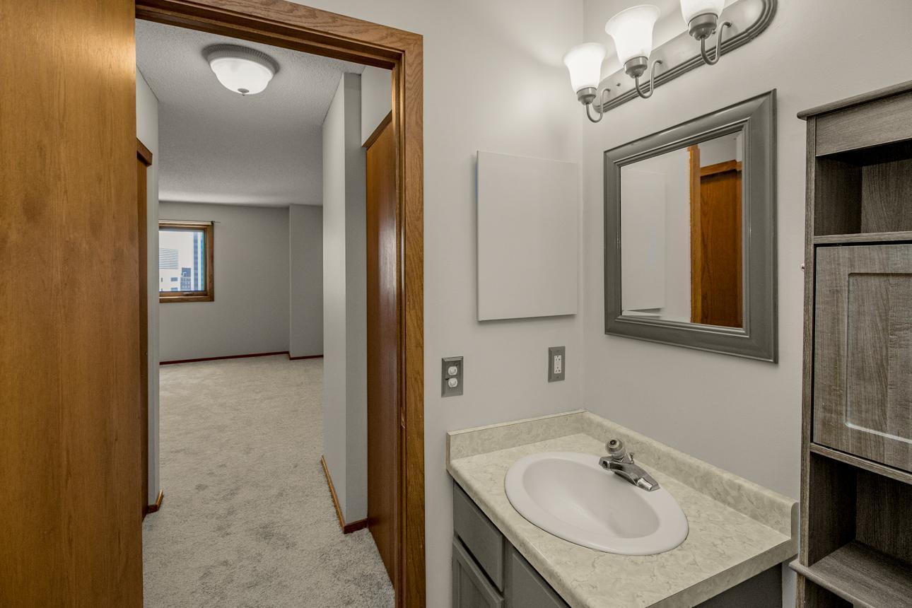 66 9th Street E 2315 Property Photo 34
