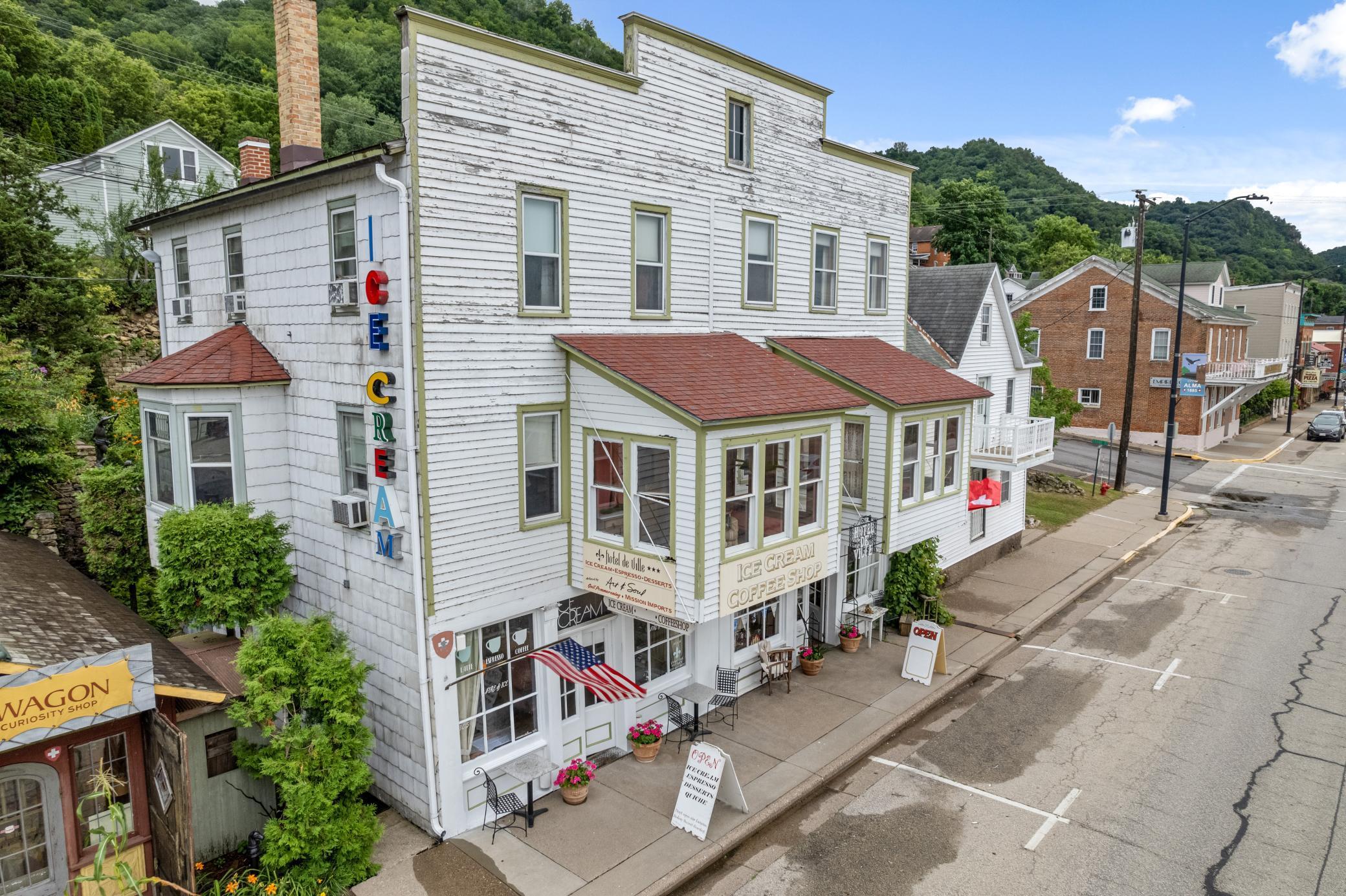 305 N Main Street Property Photo 1