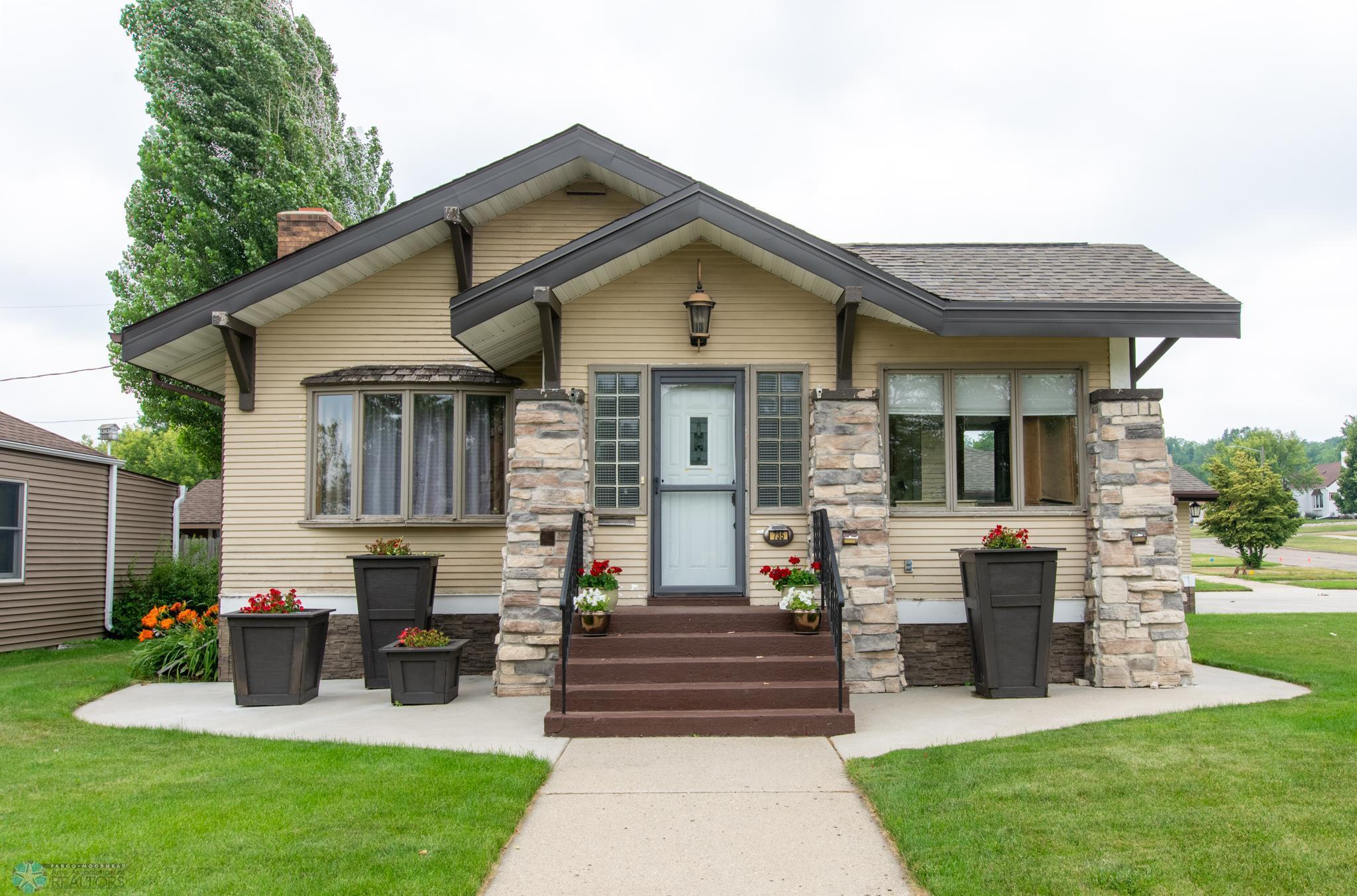 735 2nd Avenue Property Photo 1