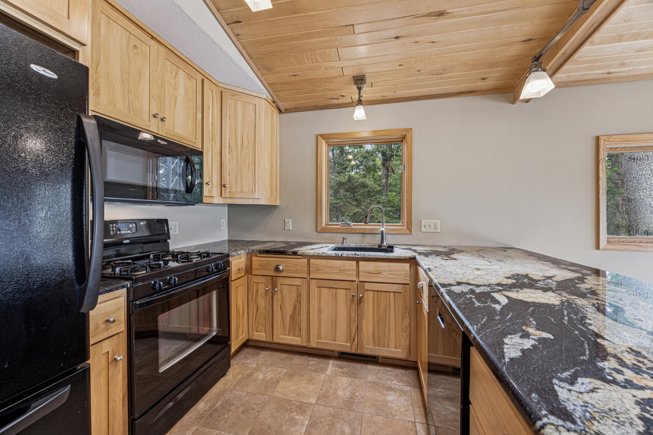 36945 Delta Bay Road Property Photo 11