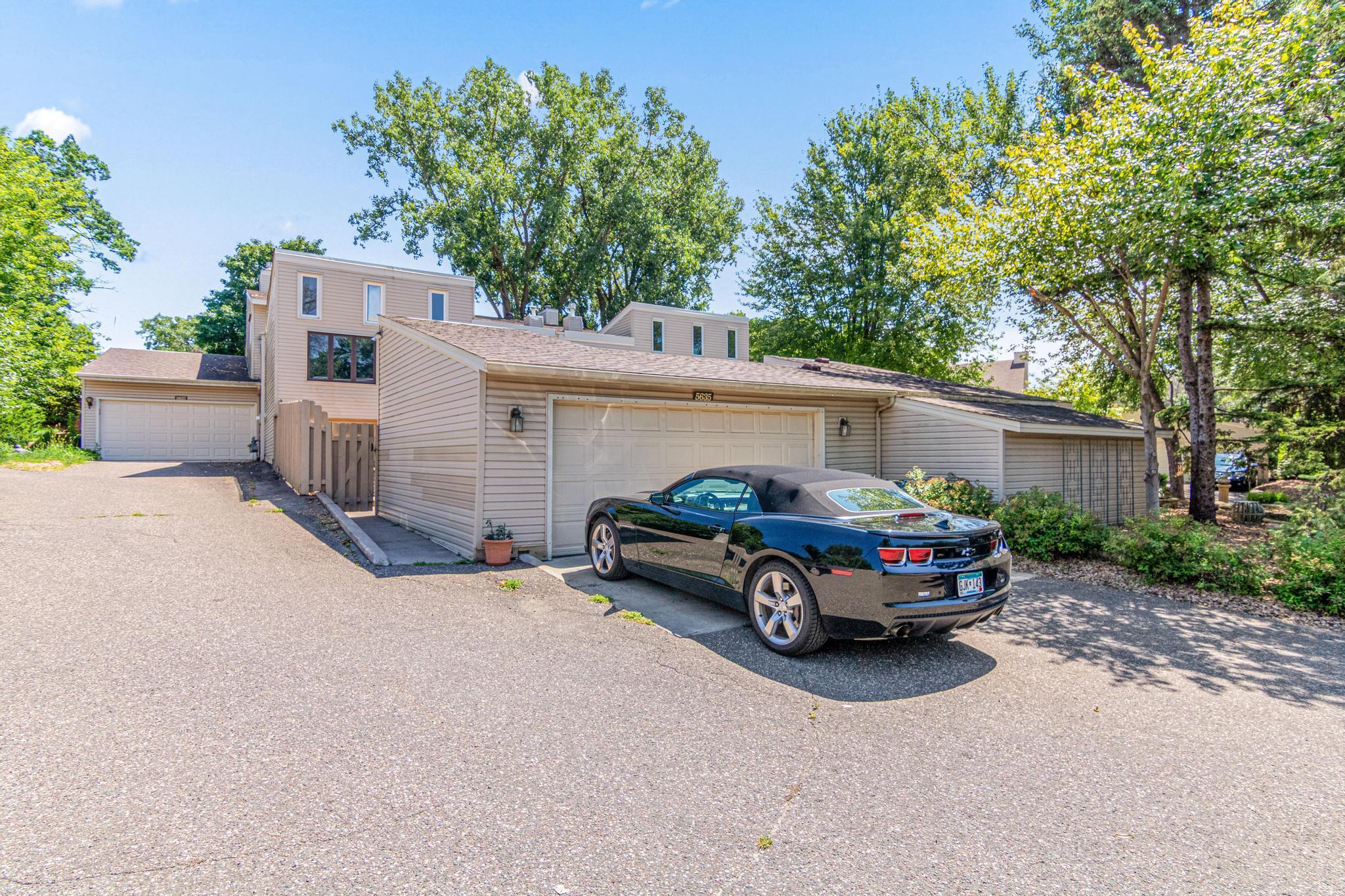 5635 W Bavarian Pass Property Photo