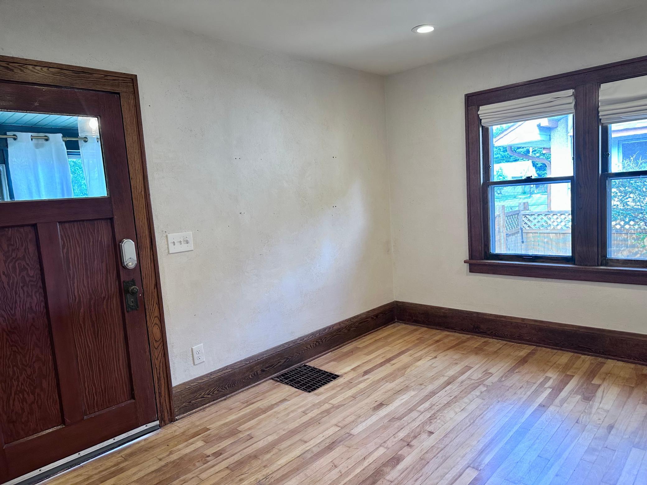 2419 E 38th Street Property Photo 5
