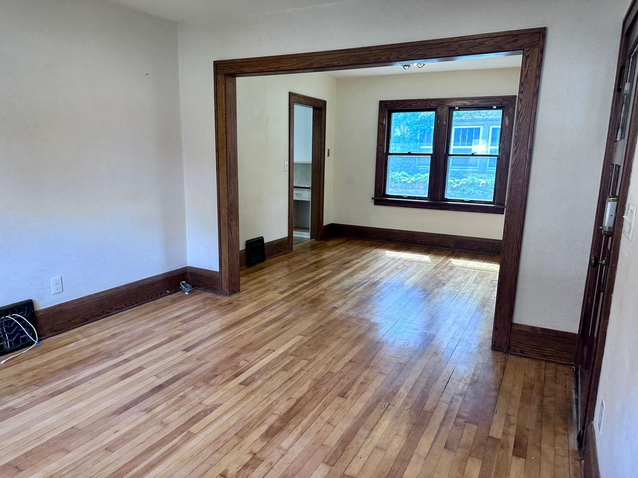 2419 E 38th Street Property Photo 6