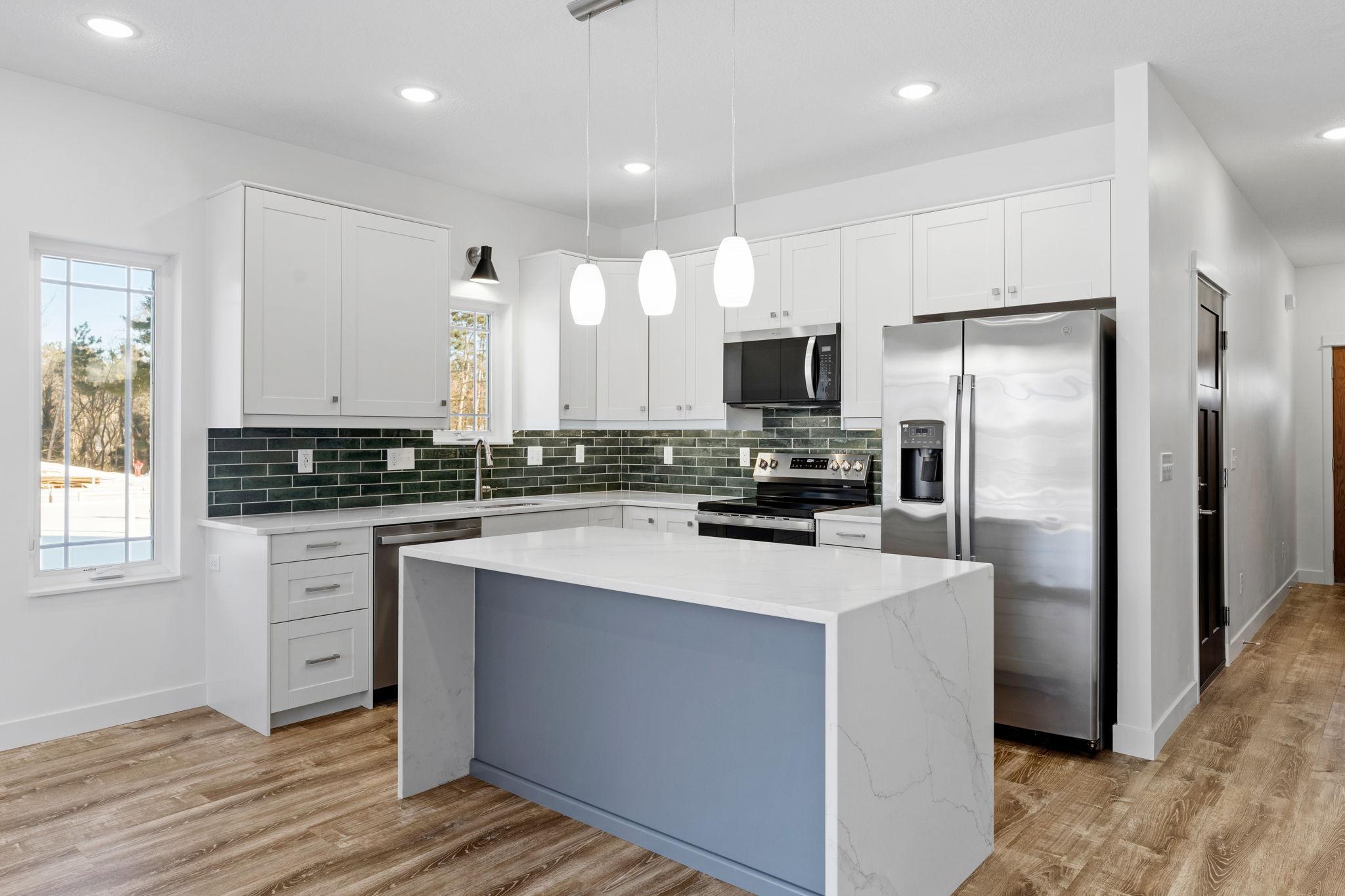 425 W 8th Street 19 Property Photo 1