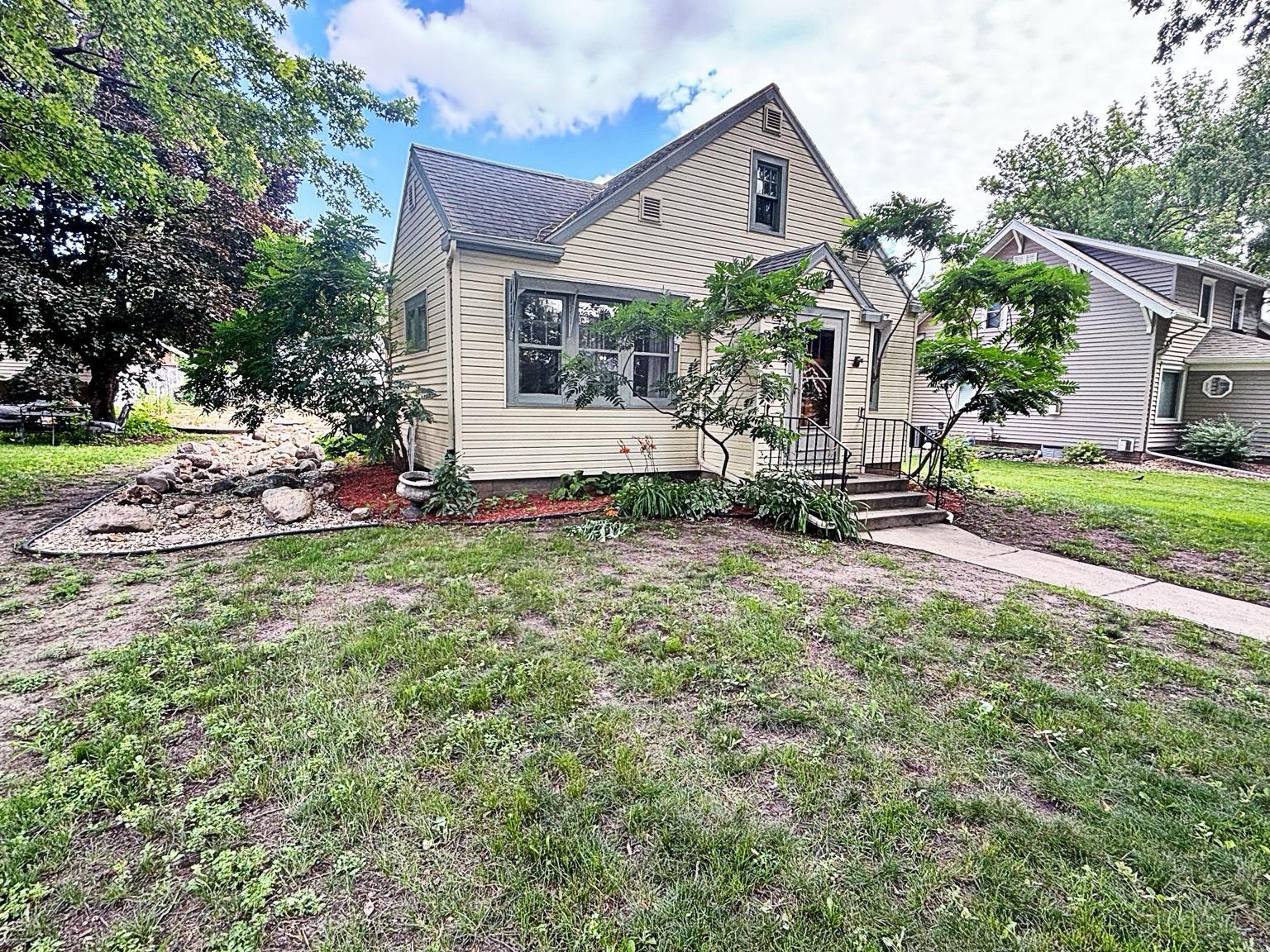 419 E 3rd Street Property Photo 1