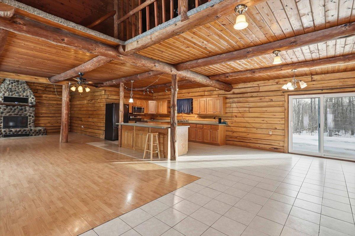 2303 Cardas Road Property Photo 8