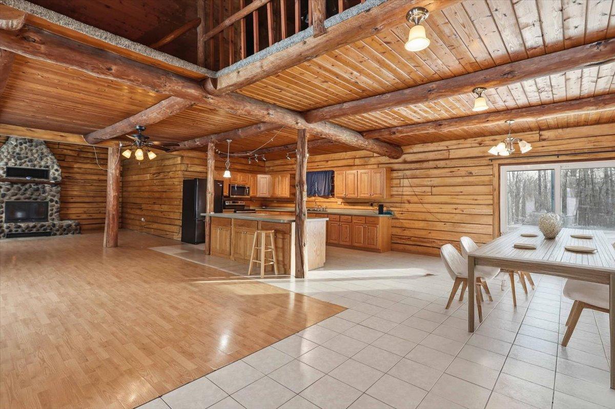 2303 Cardas Road Property Photo 9