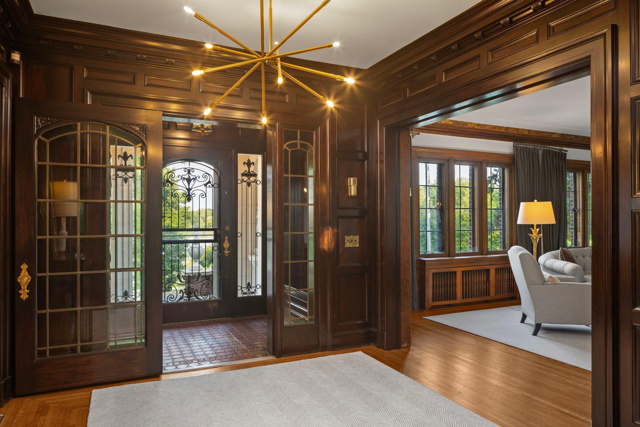 2740 W Lake Of The Isles Parkway Property Photo 1