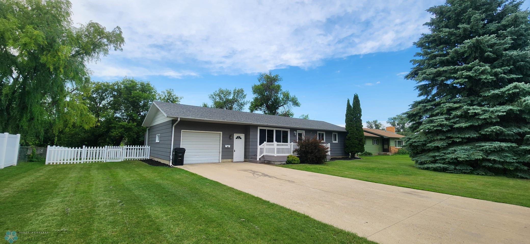 880 Riverview Drive Property Photo 1