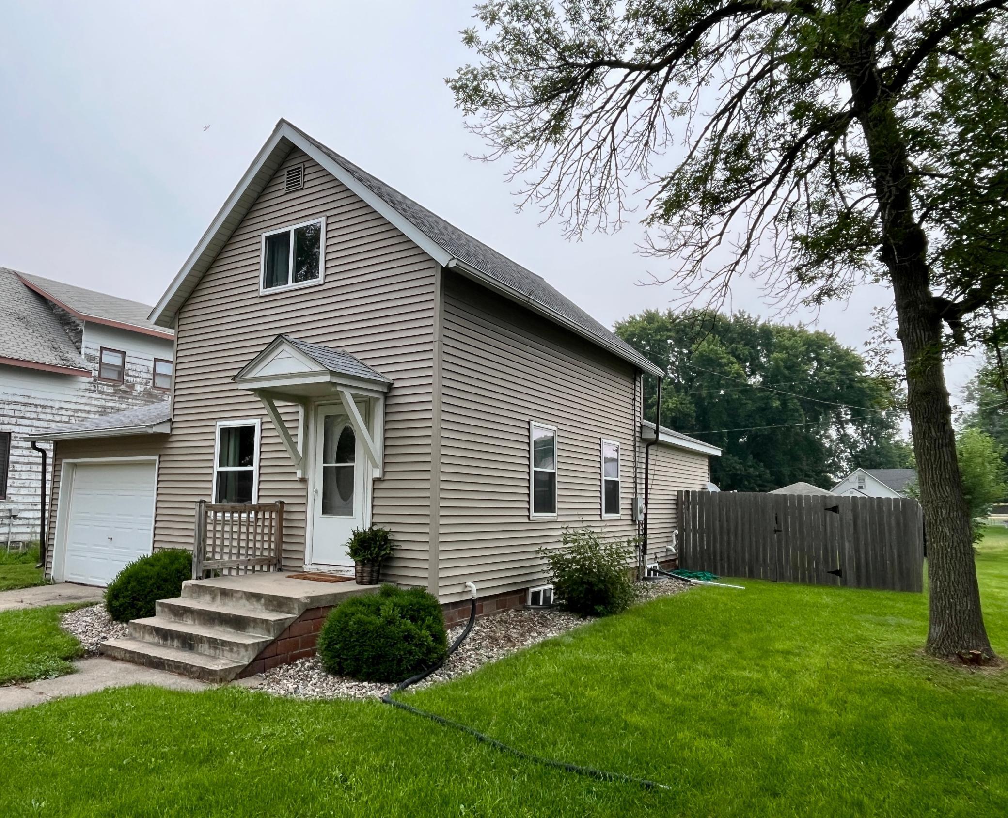 874 Pine Street Property Photo 1