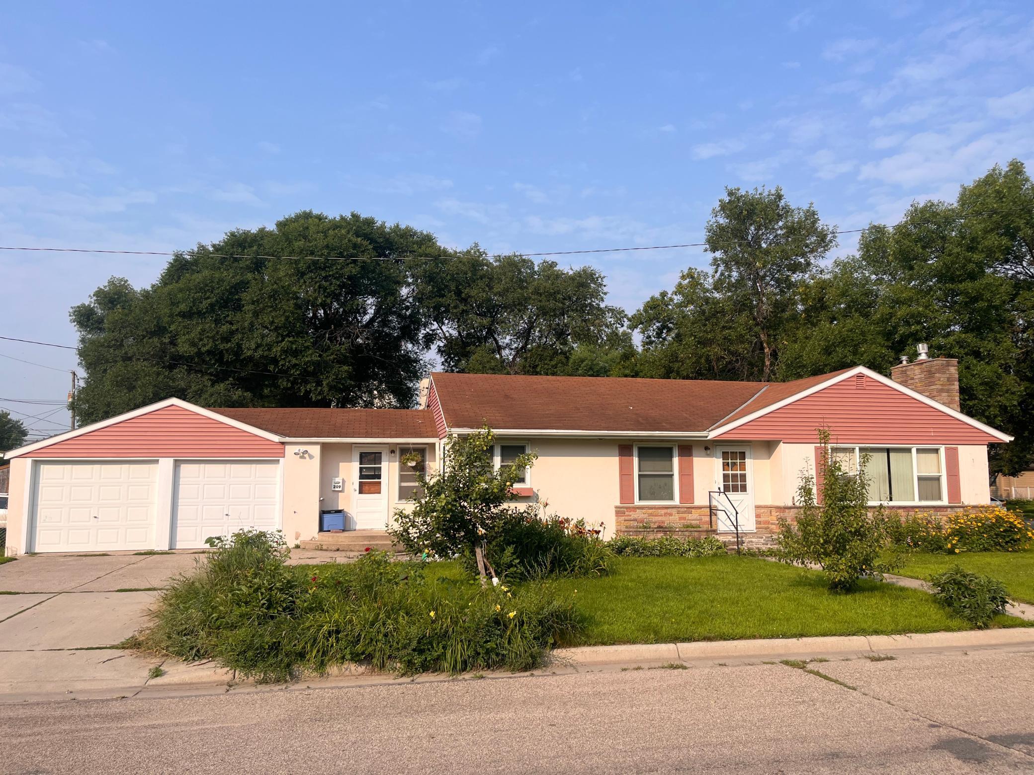 209 Oregon Avenue Property Photo 1