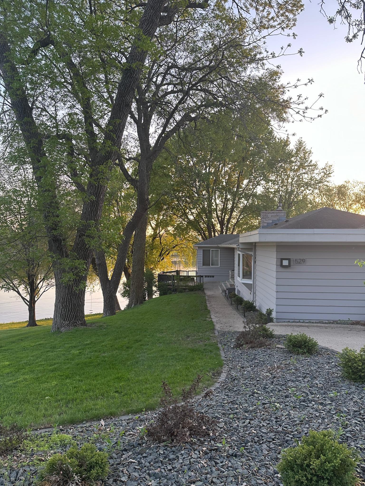 529 W Park Lane Property Photo 5