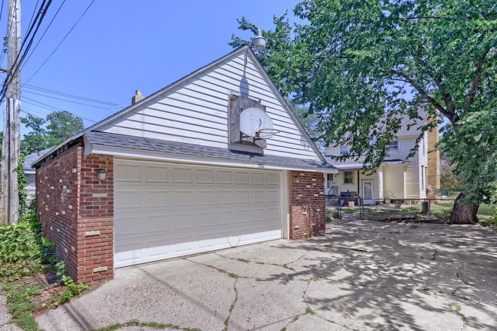 3304 Grand Avenue S Property Photo 1